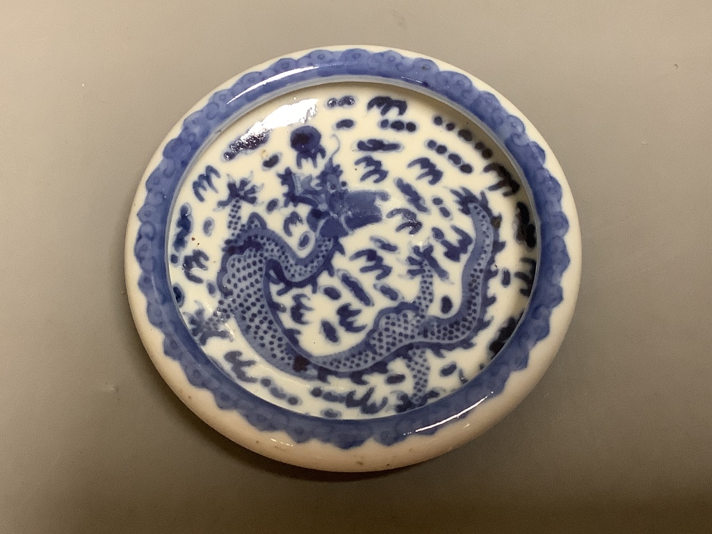 A Chinese blue and white brush washer, diameter 10cm